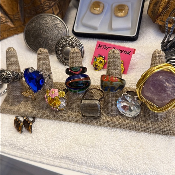 Come dig with me.  Unlisted gorgeousness in every price range. - Picture 9 of 16